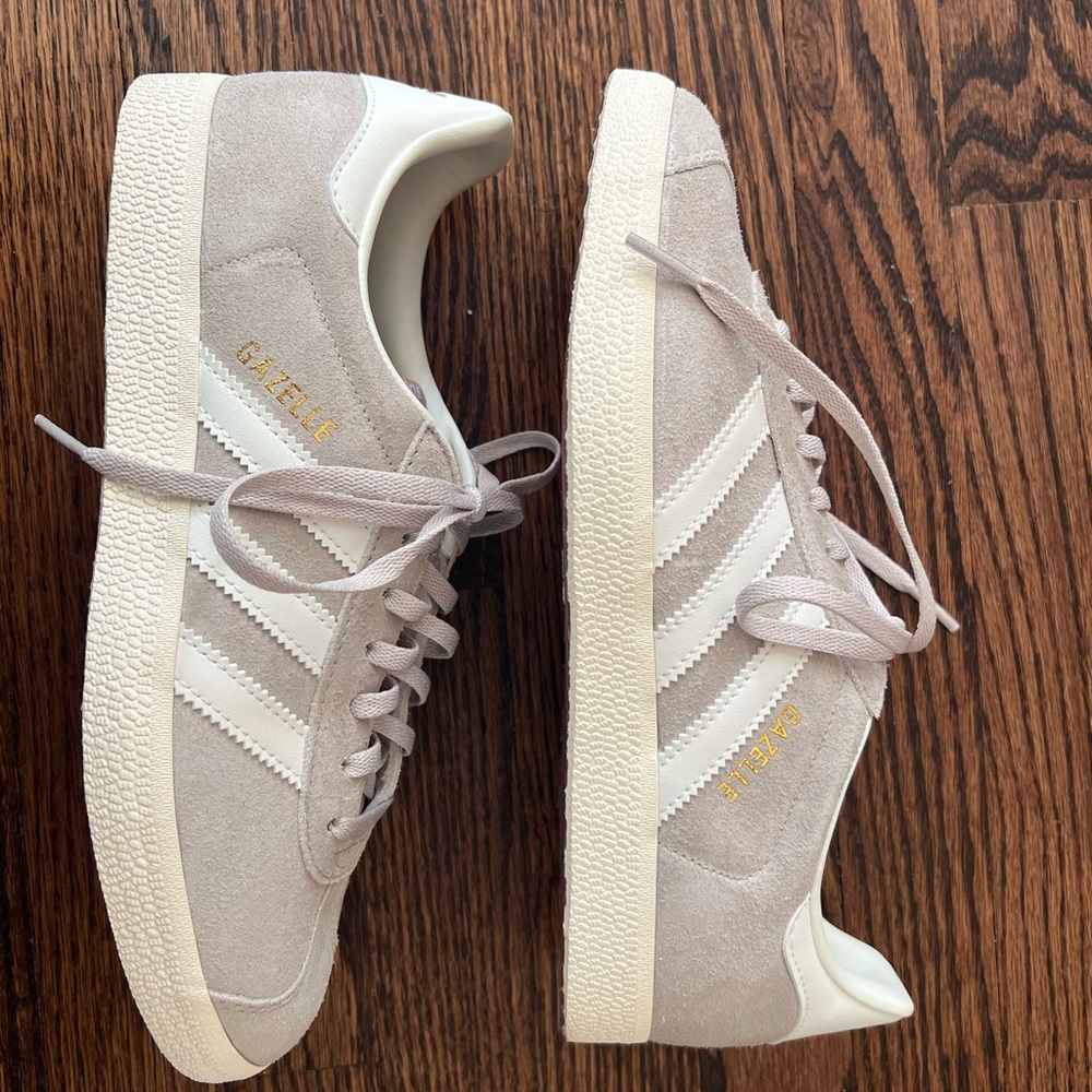 adidas Originals Cream White Sneakers Sleek Design - Picture 5 of 6